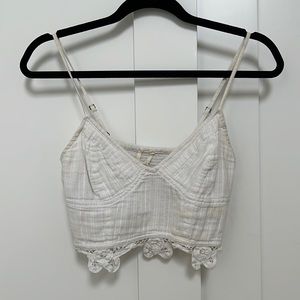 Free people white cropped too with scallop detail